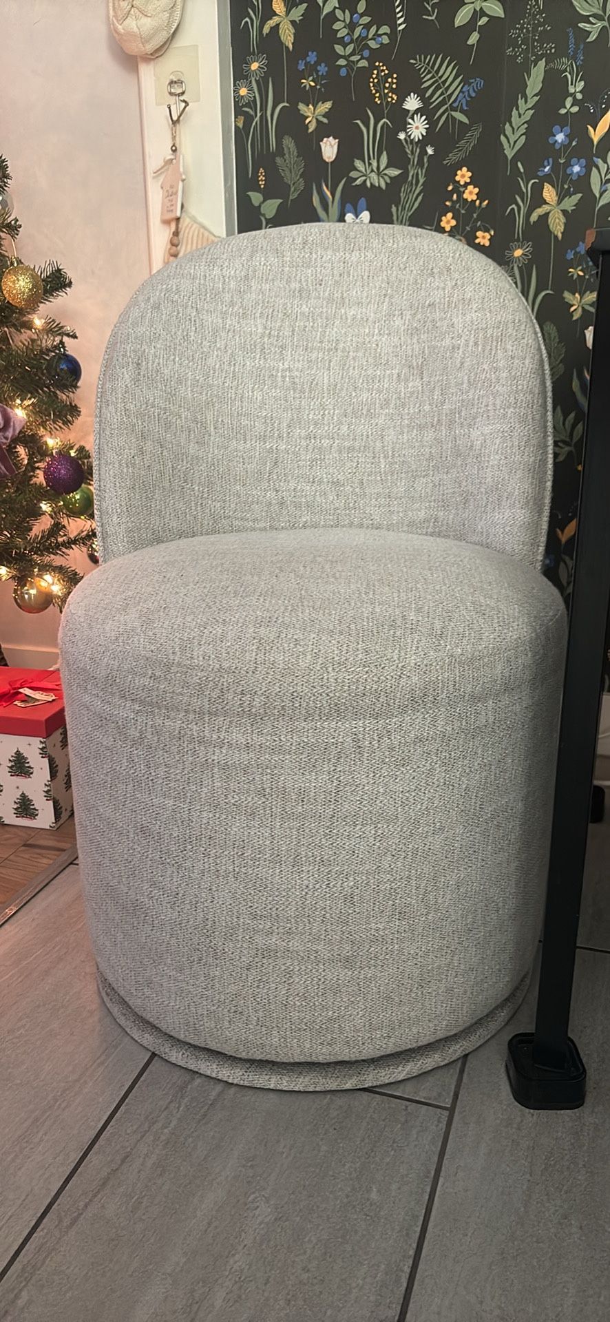 Swivel Accent Chair