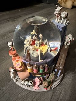 101 Dalmatians Disney Snow Globe