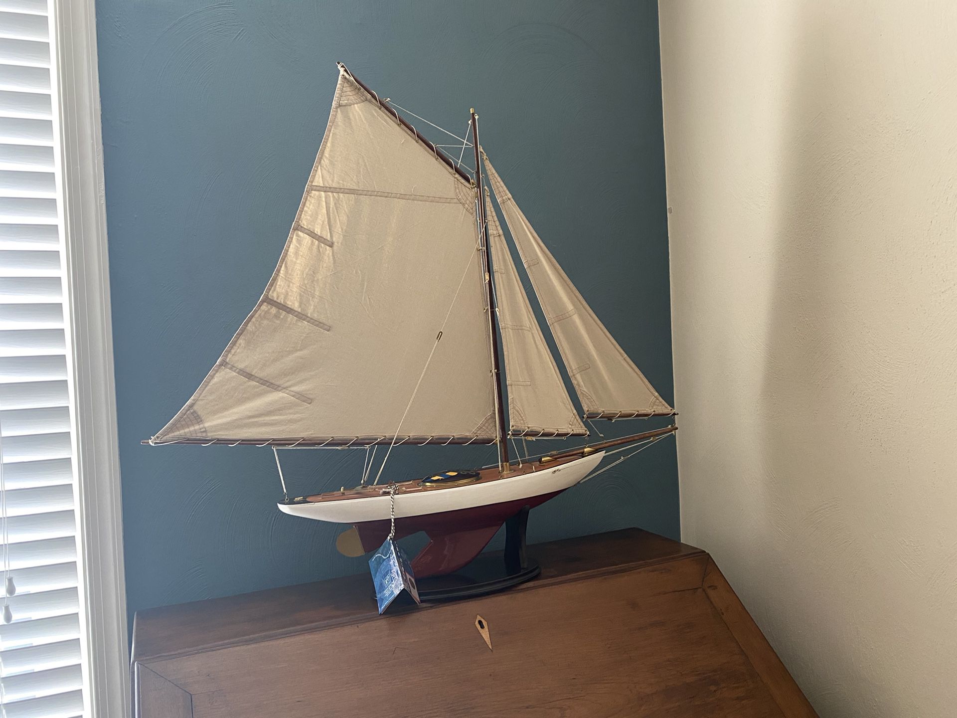 3 Sail Sailboat Model