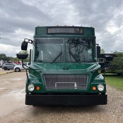 2009 StarCraft Workhorses Bus
