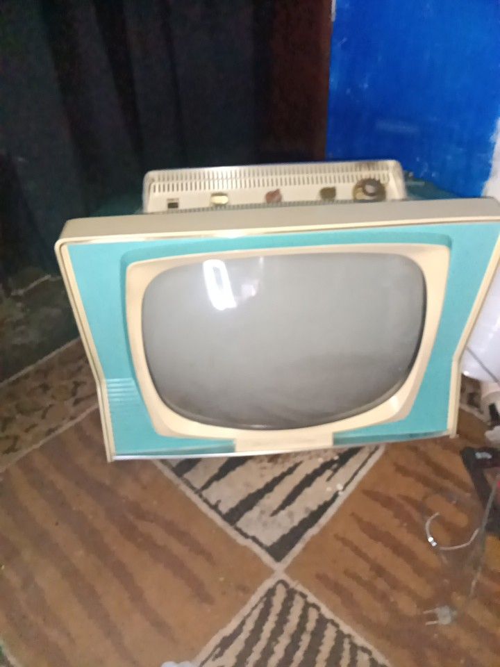 Rare VINTAGE 1959 SYLVANIA DUALETTE RARE TURQUOISE AND CREAM! UNTESTED CHASSIS