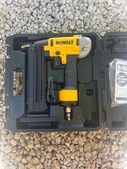 DEWALT DWFP12233 18-Gauge Precision Point Brad Nailer w/ Hard Case Tested