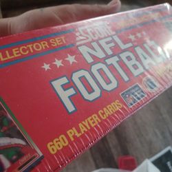 Collectors- Score 1990 NFL Football Cards 