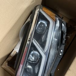 Volkswagen atlas left side headlight 2020-2023