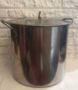 Durable stainless steel with lid and handles. 5 gallon, 20 quart capacity of pot New in condition