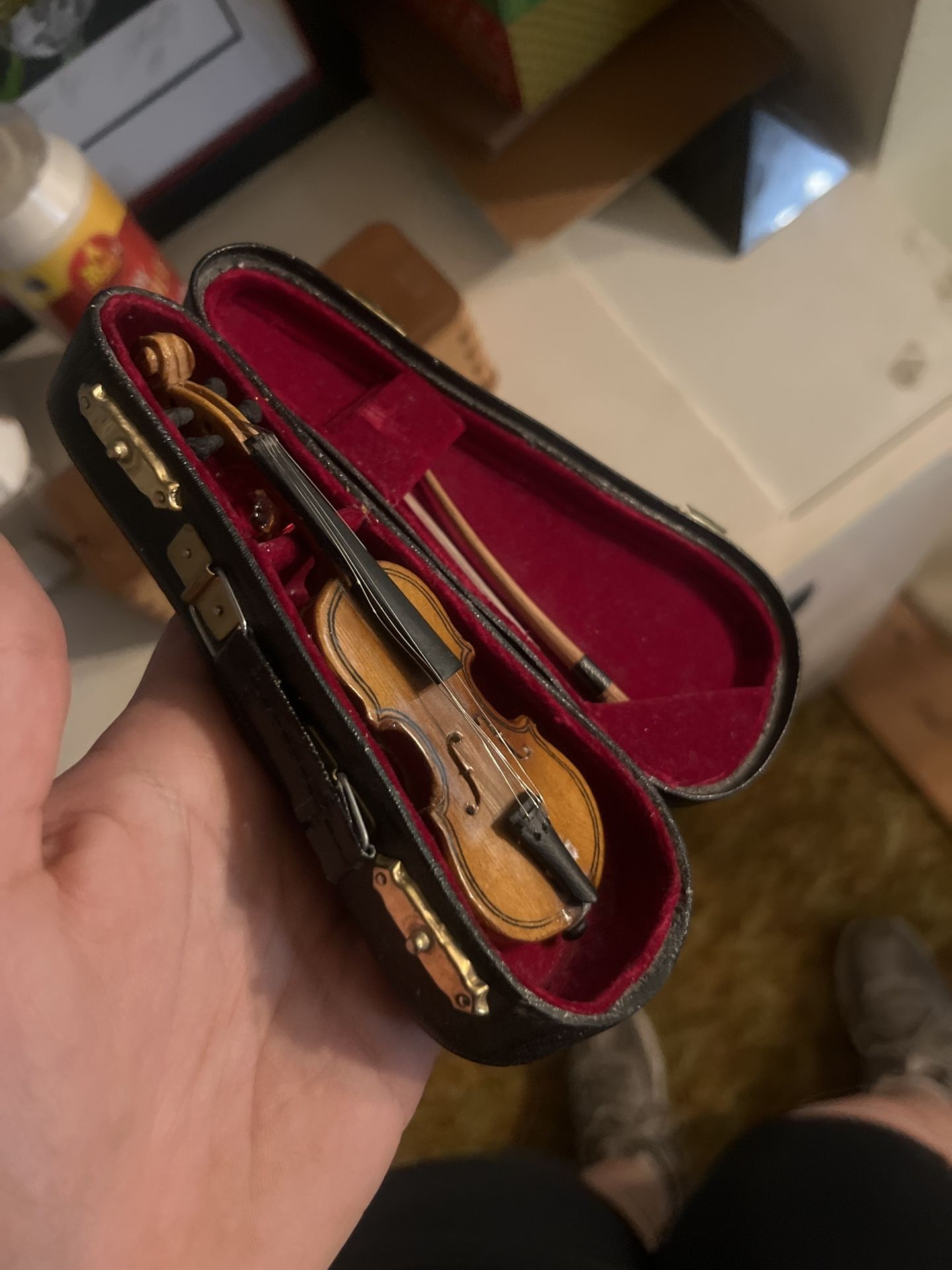 Miniature Violin in Case – Great Detail! Perfect for Gift or Display 🎻