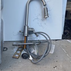 Moen Water faucet + Sink