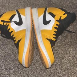 Jordan 1 Mid Yellow 