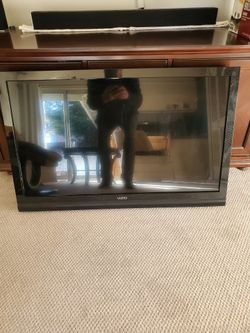 VIZIO TV 43"  NOT A SMART TV 