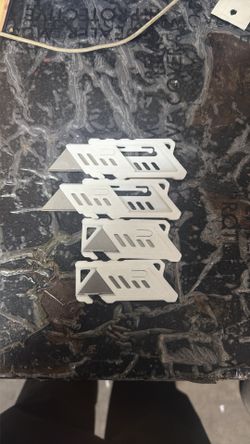 Selling key chain box cutters Great if you work in packaging or boxing or in a garage to keep in tool box or have on hand Retractable and easy to use 