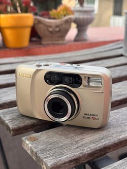 Vintage Samsung Zoom 35mm film camera