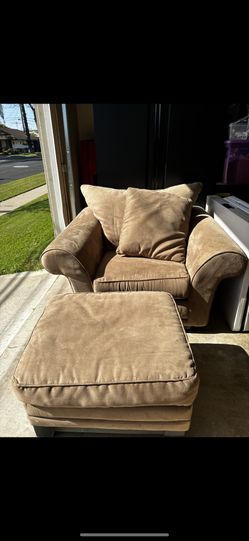 Loveseat & Ottoman