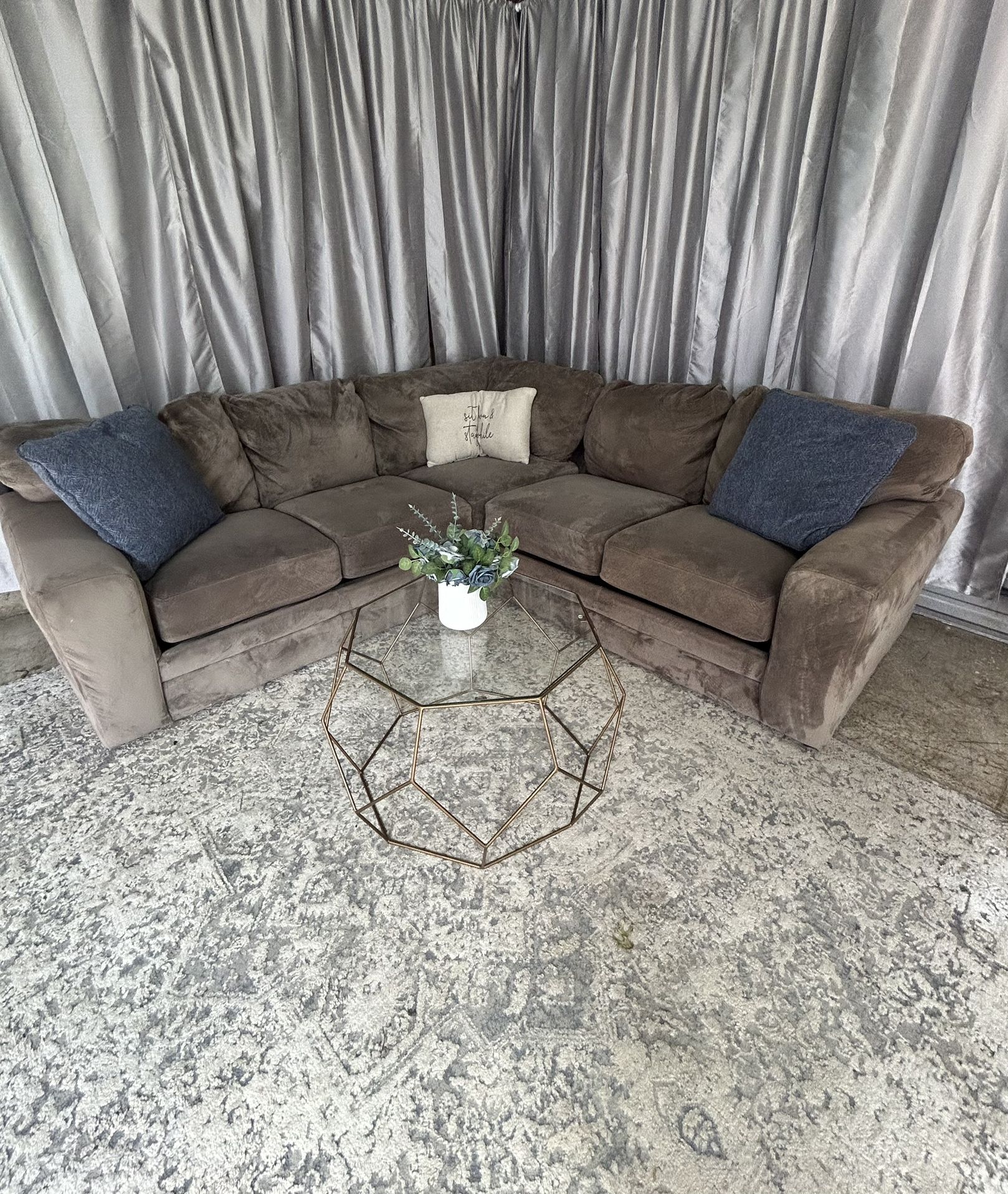 Dark brown L-shape sectional 🛻Delivery available 🛻