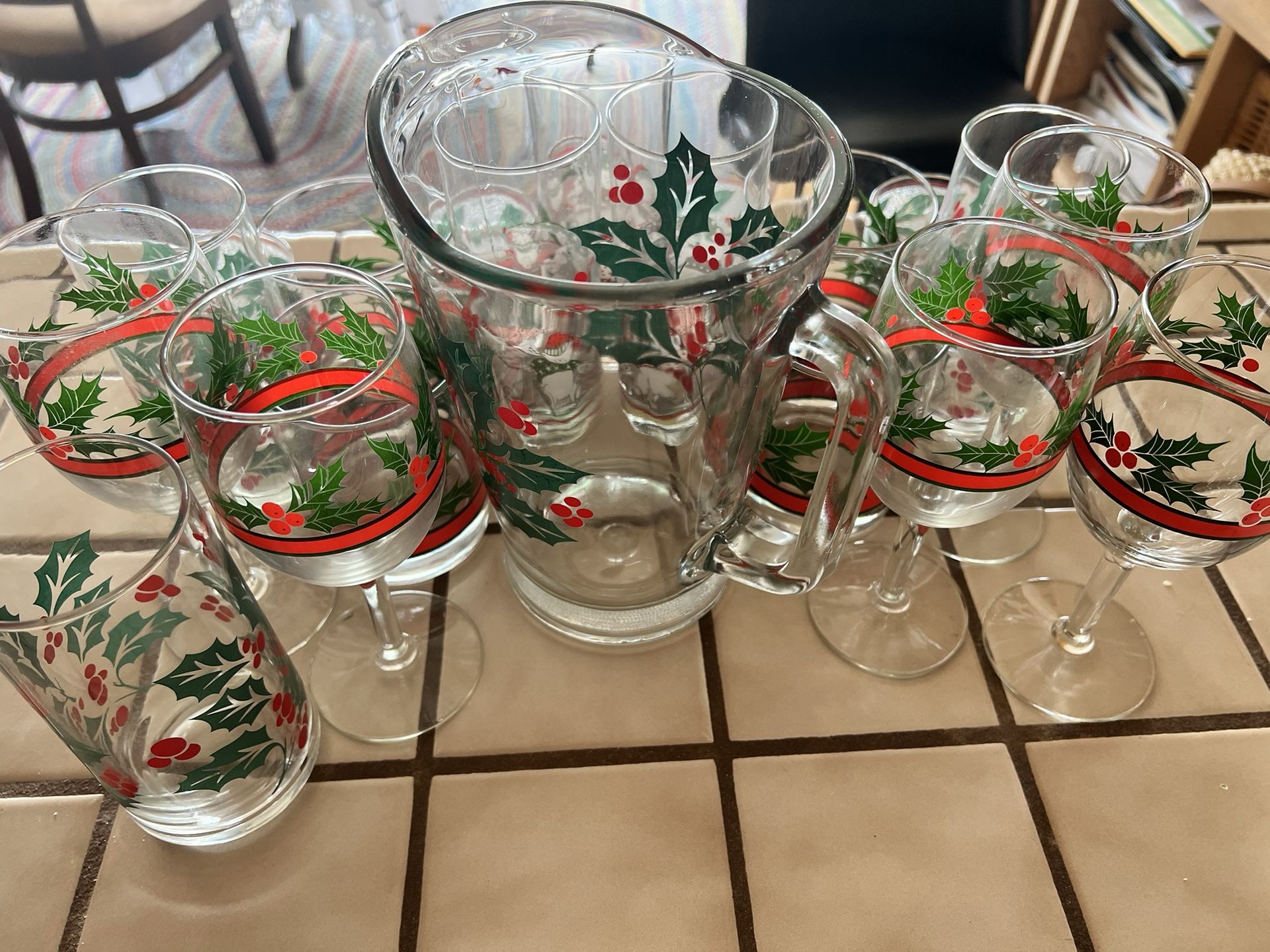 Christmas Holly Berry Pitcher and Glasses Set Luxus Crisa Glass Mexico Vintage
