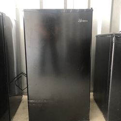 3.5 Cu. Ft Season Mini Fridge