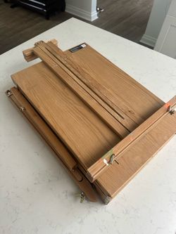 Wood easel