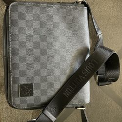 Louis Vuitton Men’s Cross Body 