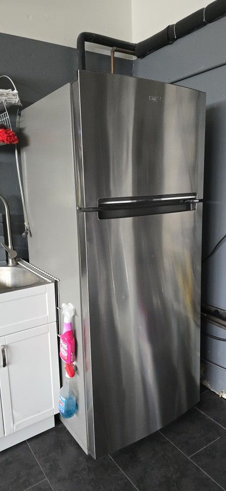 Whirlpool
18 cu. ft. Top Freezer Refrigerator in Stainless Steel