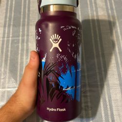 Limiting Edition Hydro flasks Never Used 