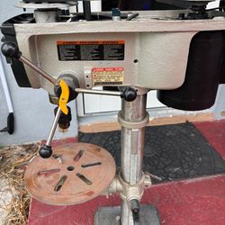 Taladro de pie casi nuevo