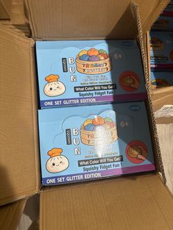 Squishy Bun Rainbow Mystery Glitter Edition 12-Pack