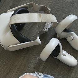 Meta quest 2 headset and controllers