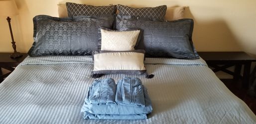 Down Comforter & Blue Duvet Cover