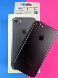iPhone 7📱 32GB. Factory unlocked 🔓 Like new condition 🎁 With warranty 🧾