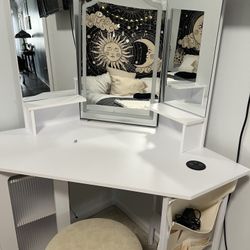 Vanity LED Desk/ Escritorio Para Joven