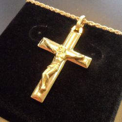 NEW 10K GOLD CROSS PENDANT WITH CHAIN 