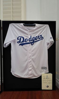 Signed Chan Ho Park Los Angeles Dodgers Framed Jersey