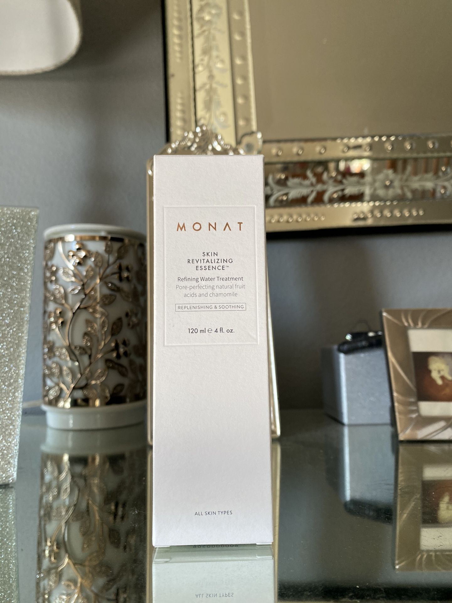 Monat Revitalizing Essence