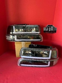 Chevy Silverado 1999. 2006 headlight.