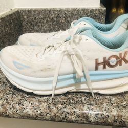 Woman’s Tennis Shoes Size 8.5 