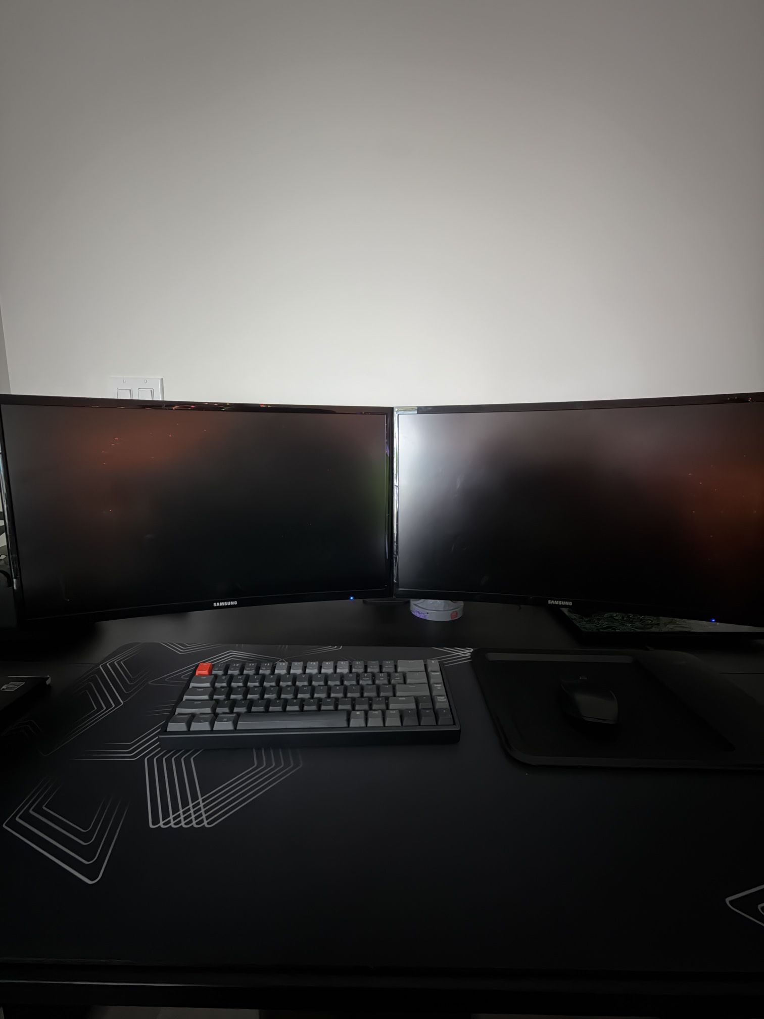 Samsung 24” Curved FHD Gaming Monitors W/ mount