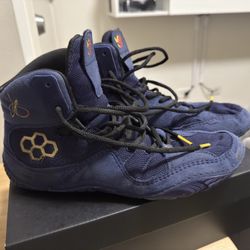 RUDIS Men's Size 10 Jordan Burroughs JB1 wrestling shoes in the navy and gold colorway. 