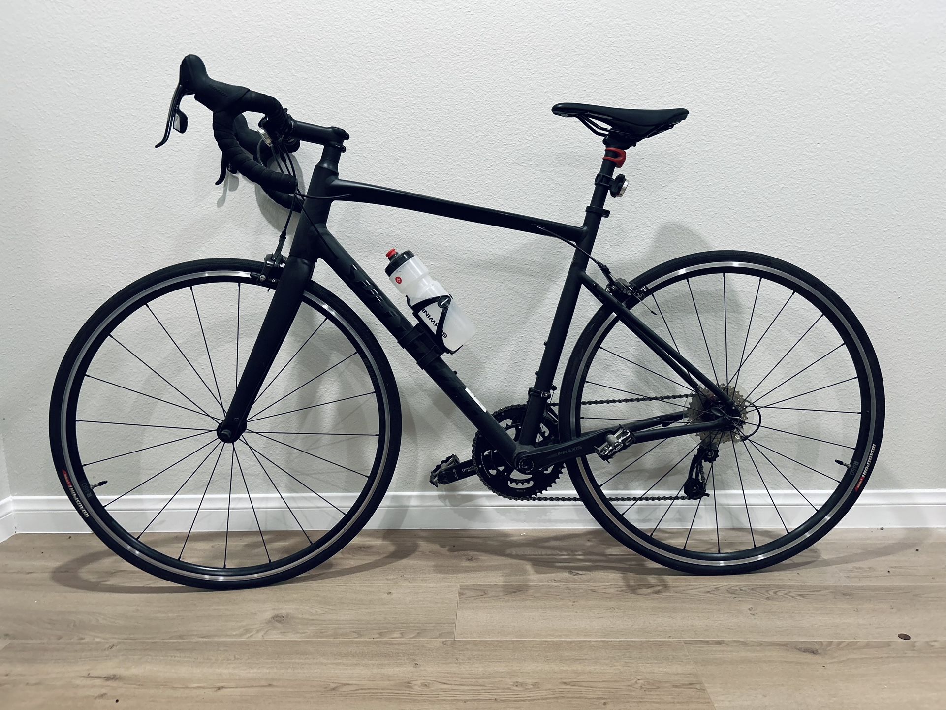 Pre-Owned 2020 Specialized Road Bike Matte Black Large Frame 56