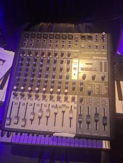 Personas studiolive AR12, console.