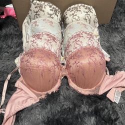 4 Bombshell Bras 38 D 