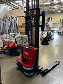 Brand new electric forklifts pallet stackers pallet trucks