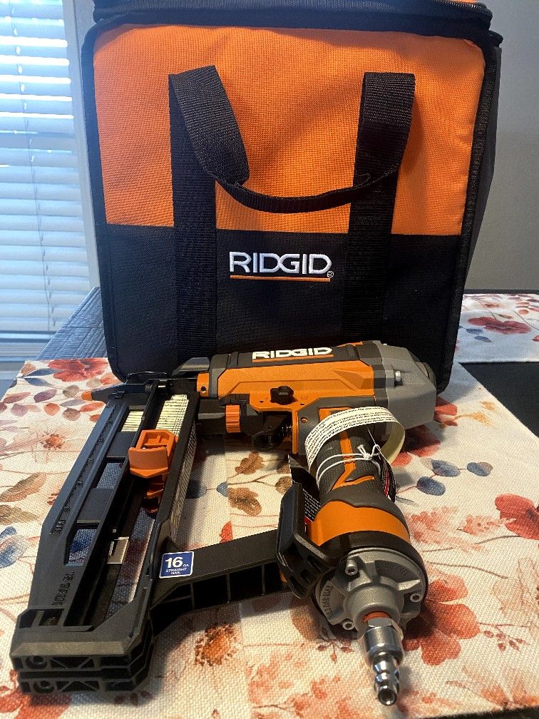 Ridgid Pneumatic 16 Gauge 2-1/2" Straight Finish Nailer With Clean Driver Technology 