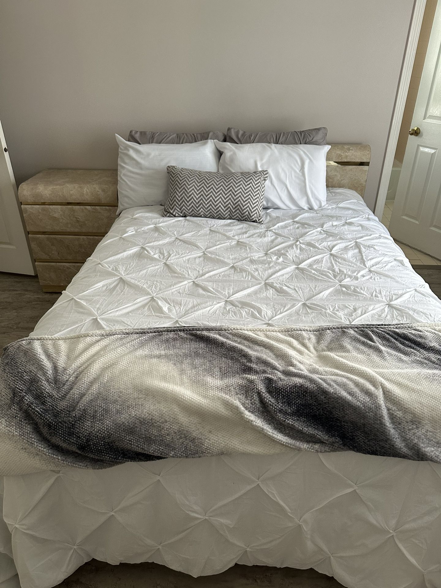 Bedroom Furniture Set (Queen bed)