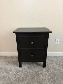 HEMNES 2-Drawer Nightstand