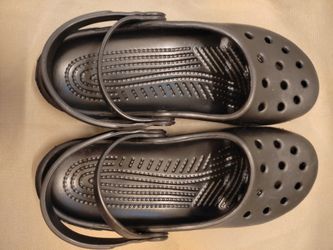 Crocs Size 7 Very Nice 
