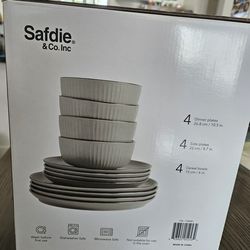 Dinnerware set 12 pieces