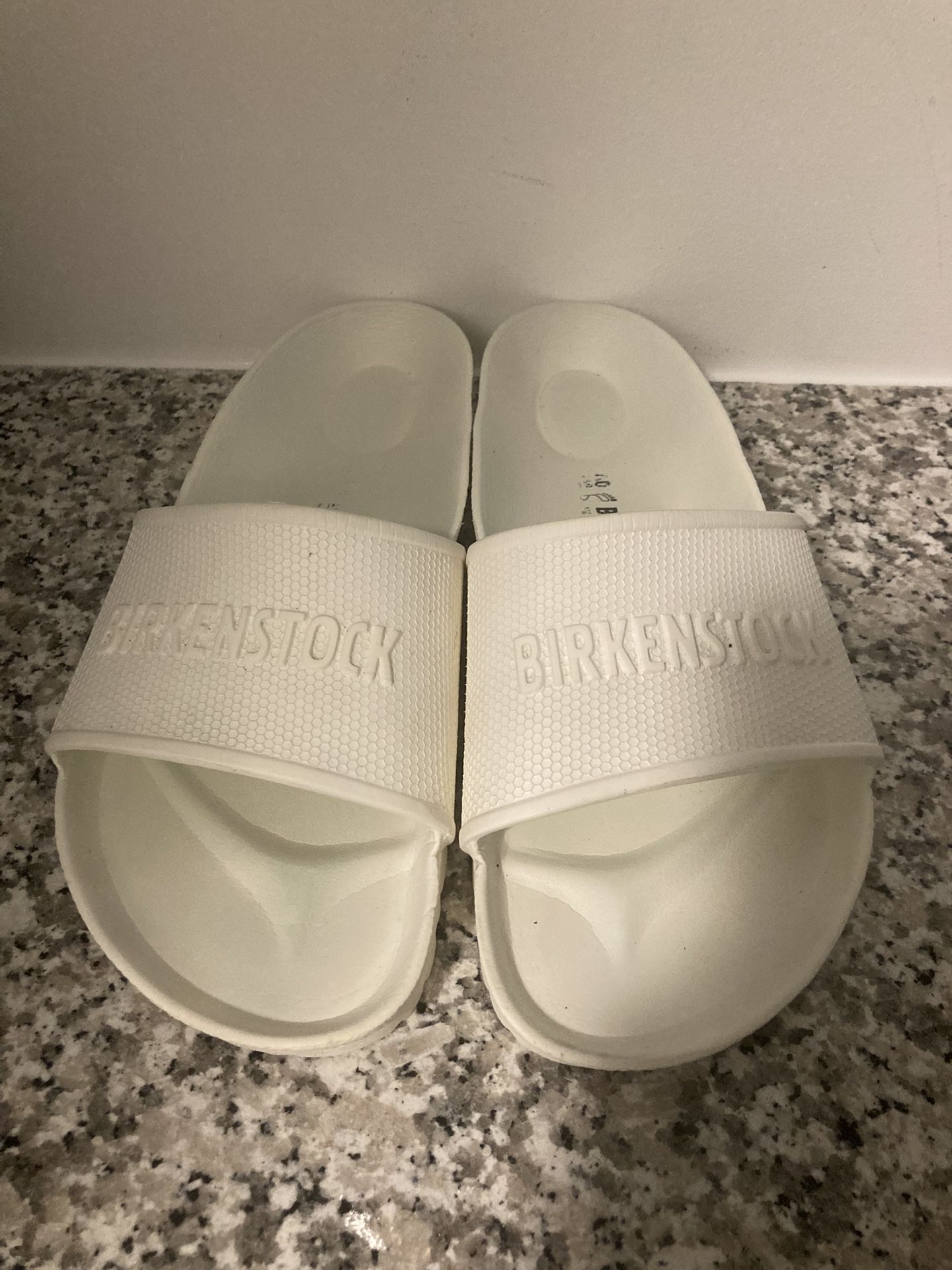 BIRKENSTOCK BARBADOS ESSENTIALS SLIDES (WOMEN’S US 9/WHITE) 🩴🩴