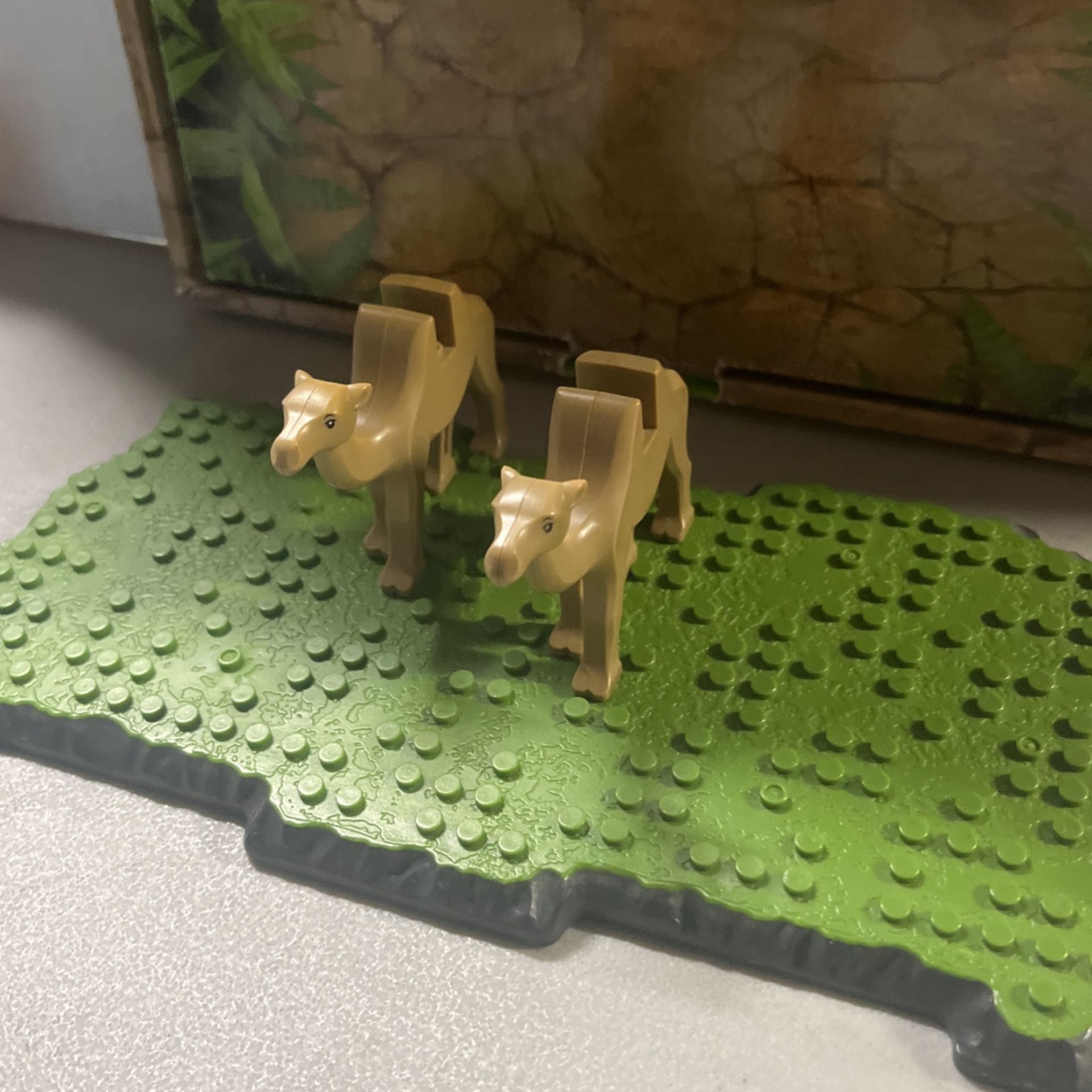 Lego Camel with Black Eyes and White Pupils Pattern