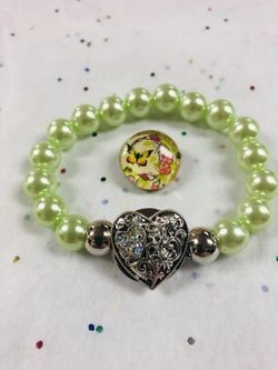 Light green faux pearl snap button bracelet