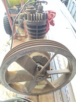 Single Stage air compressor, 1-1/8" output shaft. Comes with pulls and belts for extra.