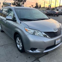 2013 Toyota Sienna 